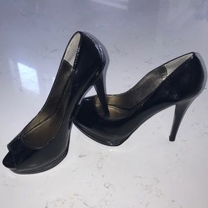 Pelle Moda peep toes